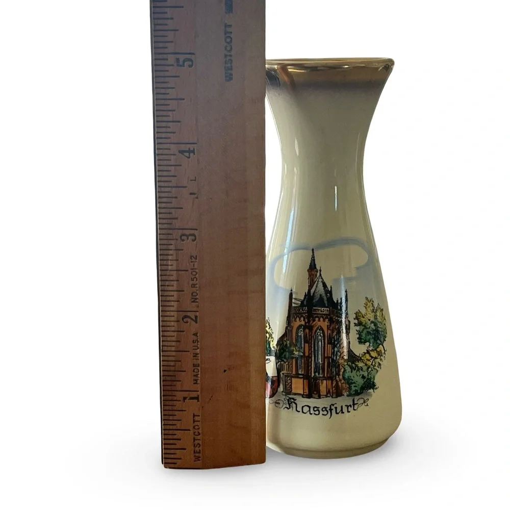 Decorative Cream Vase with Kassel Design
